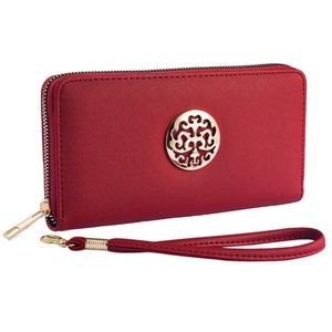 Women Classic Wristlet with Detachable Strap